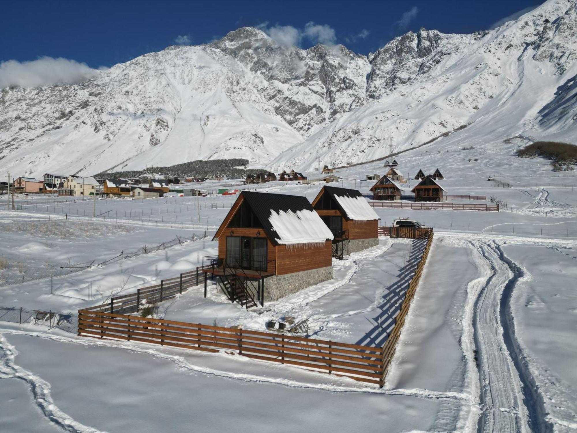 Traveler'S Cottages In Kazbegi Εξωτερικό φωτογραφία