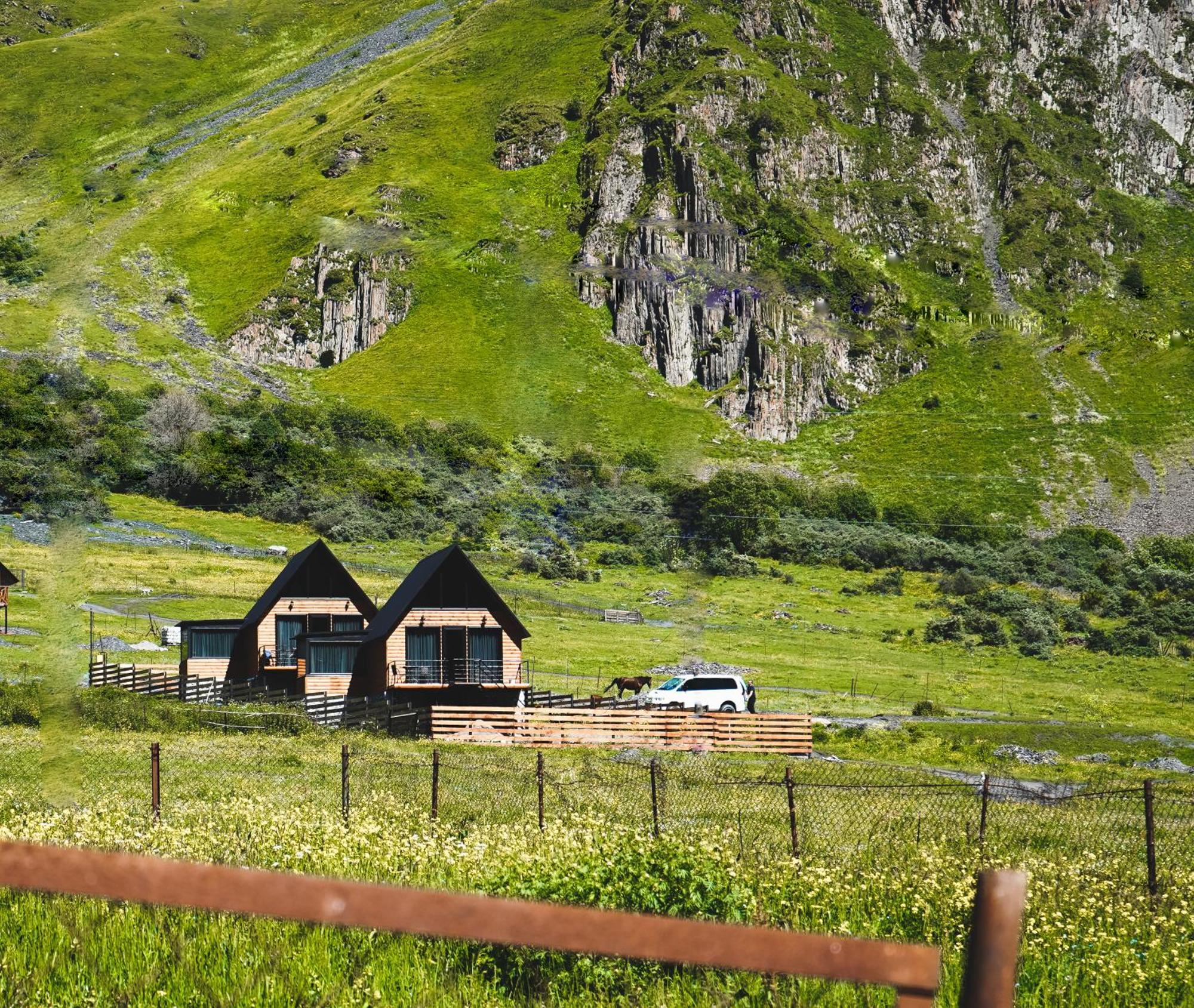 Traveler'S Cottages In Kazbegi Εξωτερικό φωτογραφία