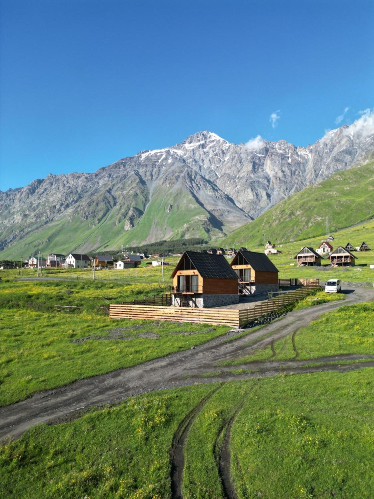 Traveler'S Cottages In Kazbegi Εξωτερικό φωτογραφία