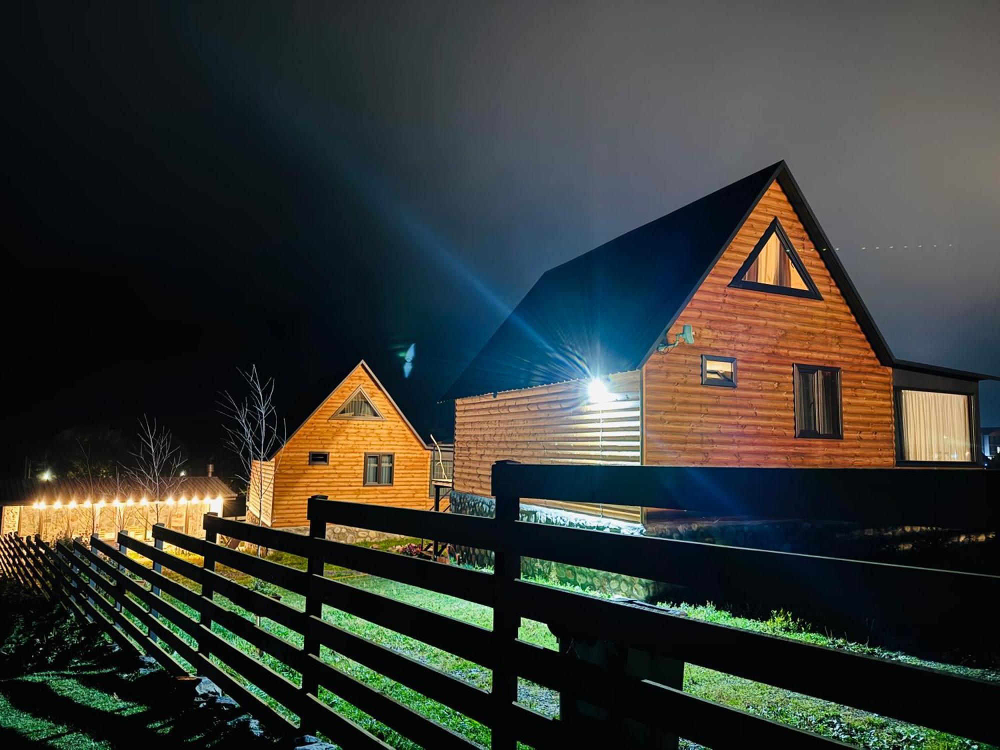 Traveler'S Cottages In Kazbegi Εξωτερικό φωτογραφία