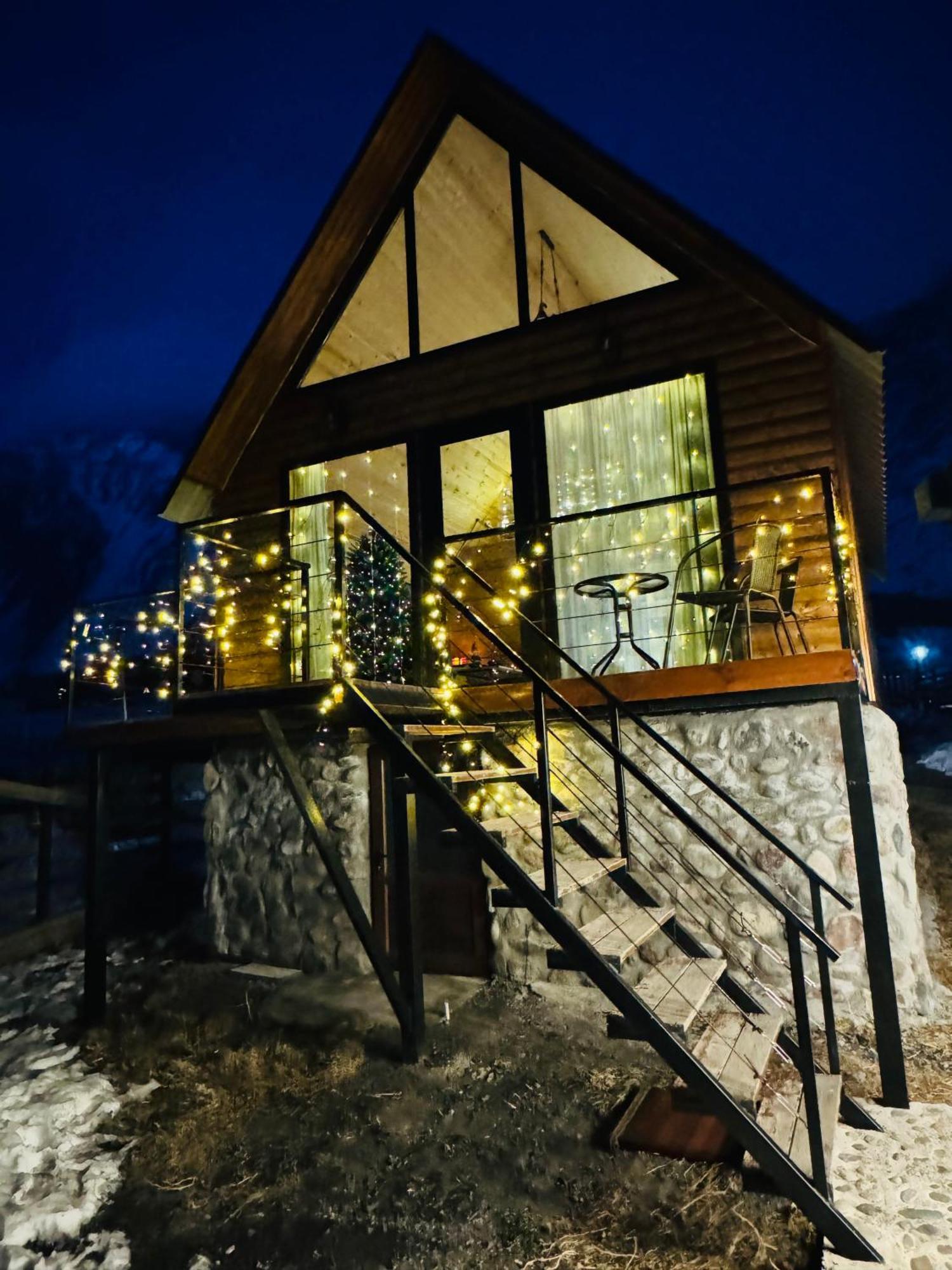 Traveler'S Cottages In Kazbegi Εξωτερικό φωτογραφία